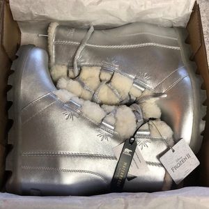 Size 7.5 Disney’s Frozen Sorel Boots.